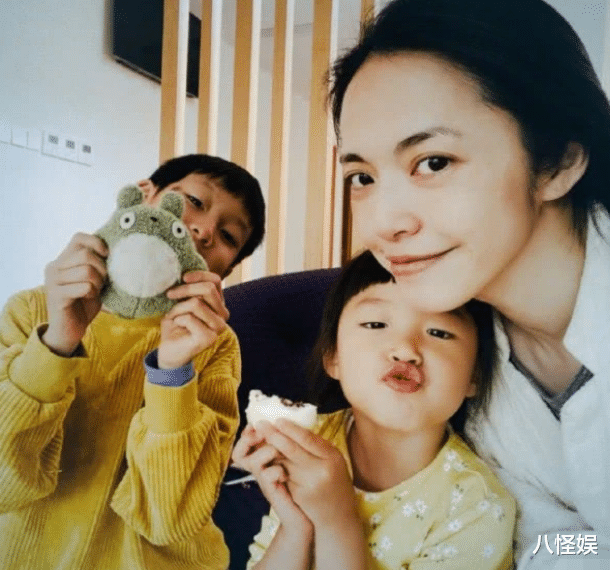 姚晨|姚晨晒女儿舞蹈演出照,小茉莉出落得越来越标致,大长腿随妈妈