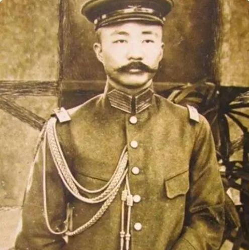 本是结拜兄弟,大哥却垂涎弟媳貌美设计陷害弟弟,与弟媳生下10娃