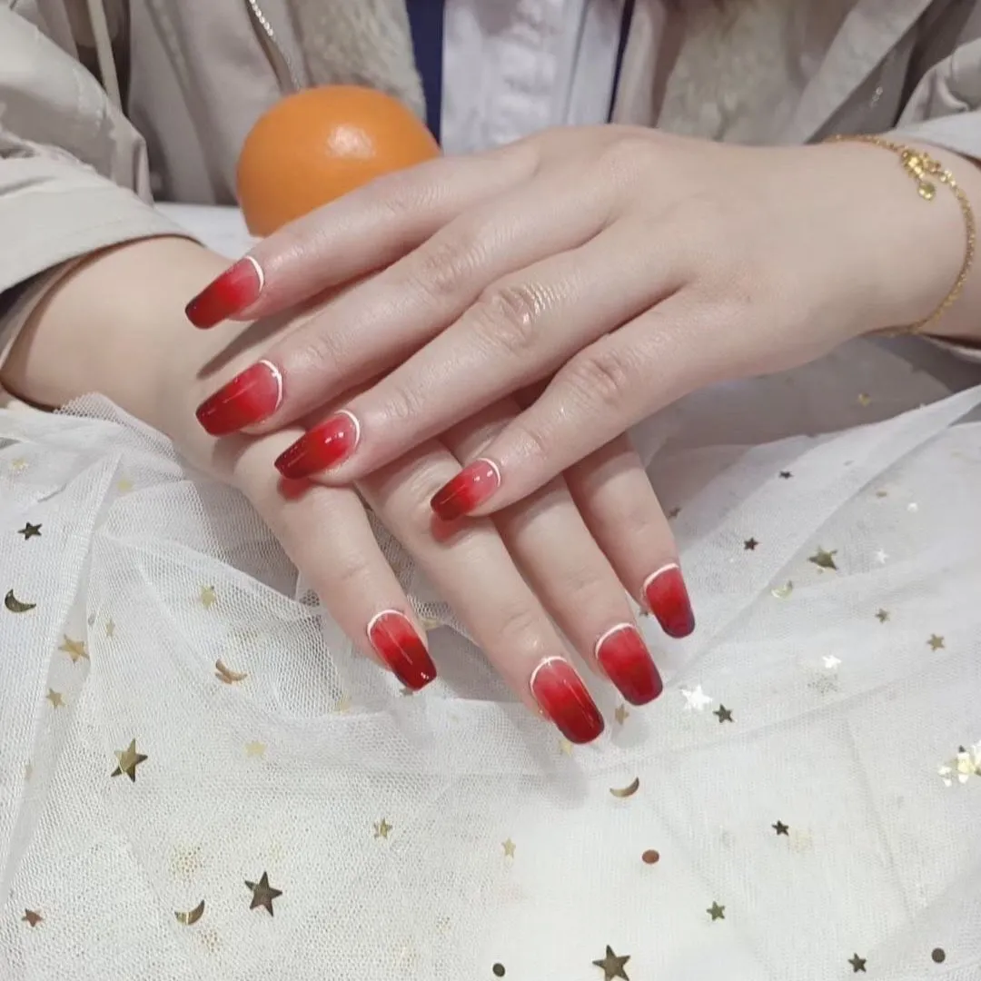 李冰冰 适合黄黑肤色姐妹的显白新年款美甲~