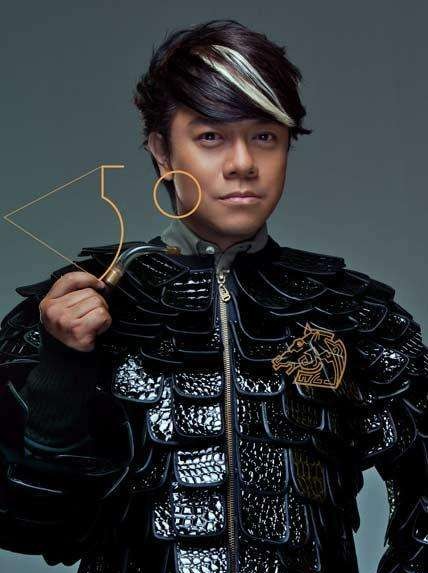 蔡康永|蔡康永，60岁发福显老态，相伴22年男朋友照片，身材魁梧很帅气