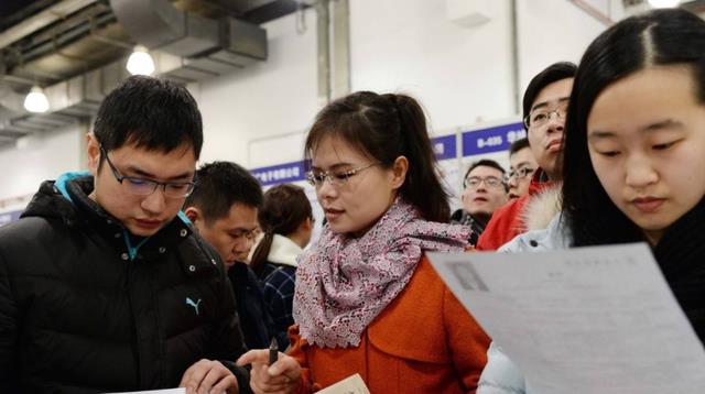 大学|读书才是扭转命运的捷径，“18岁的流水线”揭露了多少人的心酸？
