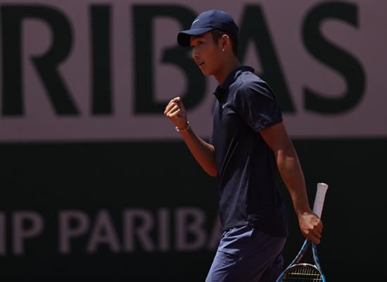 itf|中国新星再创佳绩！双抢七险胜2: 0夺冠，成人赛决赛4战全胜