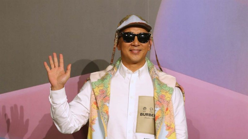 大S|大S老公现身时装周，穿着时尚阳光帅气，受访分享与老婆幸福生活