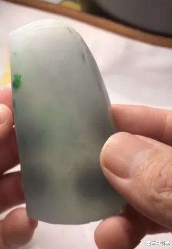 玉雕|玉赏 ▏意欲扑鸣蝉，忽然闭口立