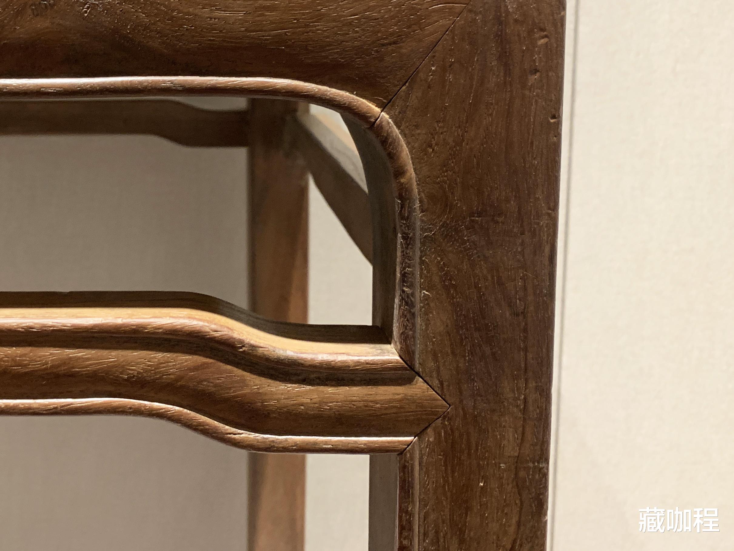 起边线、不交圈,黄花梨条桌罗锅枨向后退