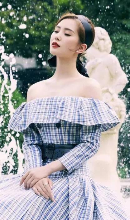 倪妮|露肩礼服别硬穿！倪妮香肩小露又纯又欲，张雨绮关晓彤肩肥脖子圆