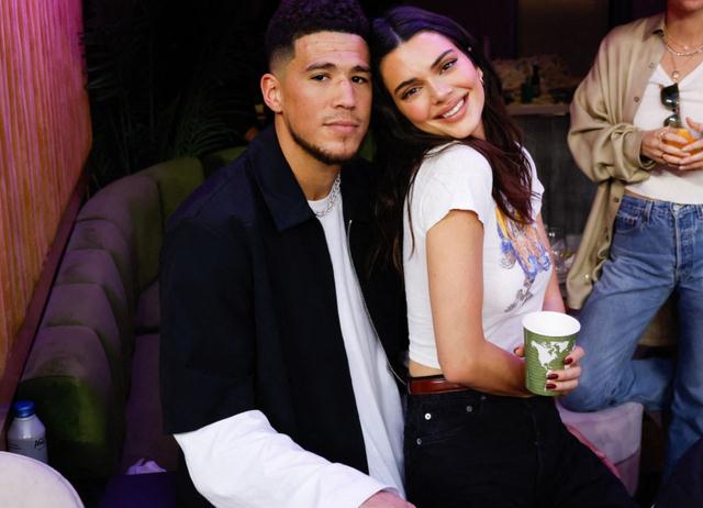 肯达尔·詹娜|詹娜清爽上街,高调“炫腹”,遭男粉丝近距离偷拍!身边无保镖