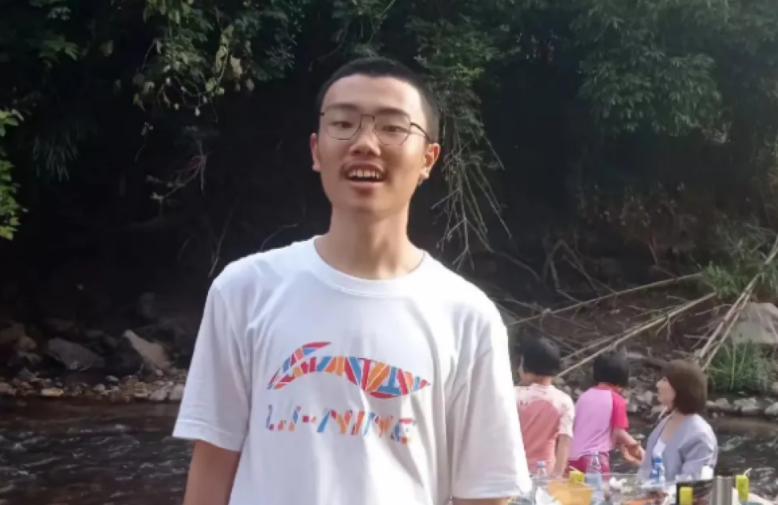 致远中学胡鑫宇细节流出, 有人说为众人迷惑视线, 光头校长疑被带走