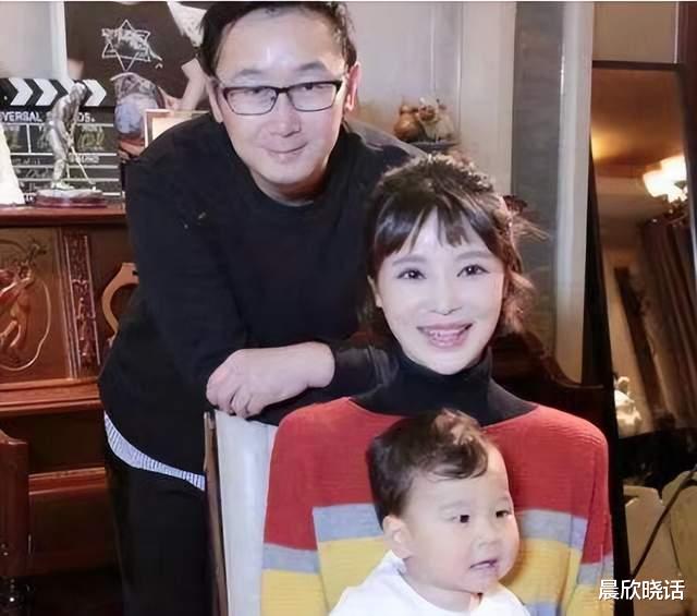 胡蝶|央视名嘴胡蝶：31岁闪婚二嫁陆川，婚后长期分居，她真的幸福吗？