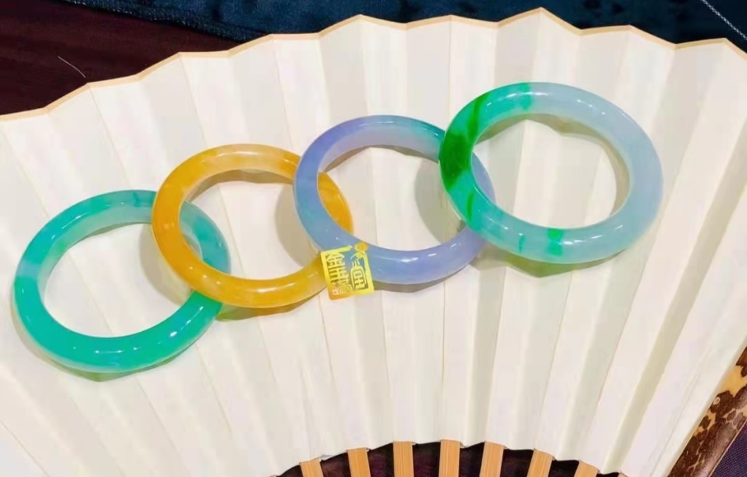 翡翠|动人心魄！年轻时一定要拥有的，应该就是它。