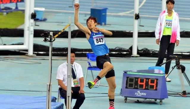 張國偉|網(wǎng)紅名將張國偉：2878萬粉絲，卻說絕不直播帶貨，宣布復出為信仰