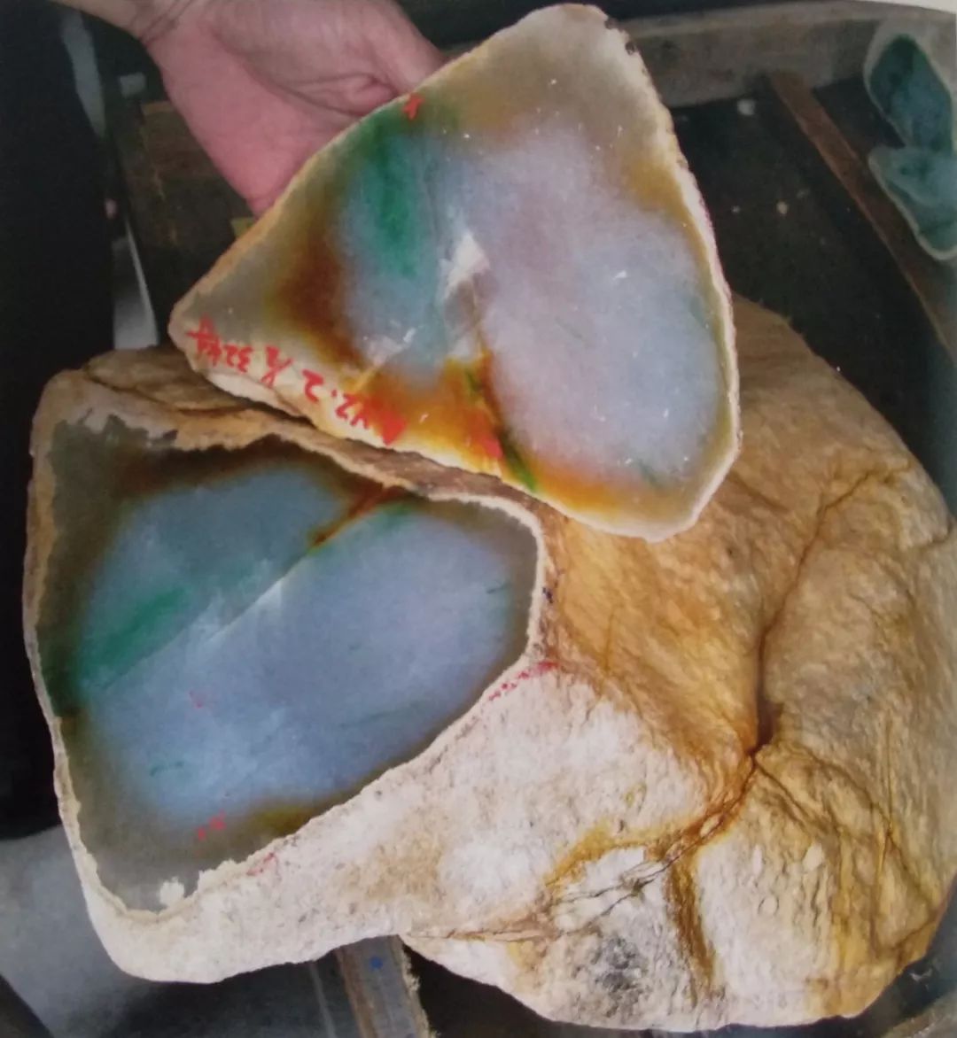 翡翠|翡翠赌石 , 不弄清楚翡翠的“皮、雾、肉”,怎么捡漏?