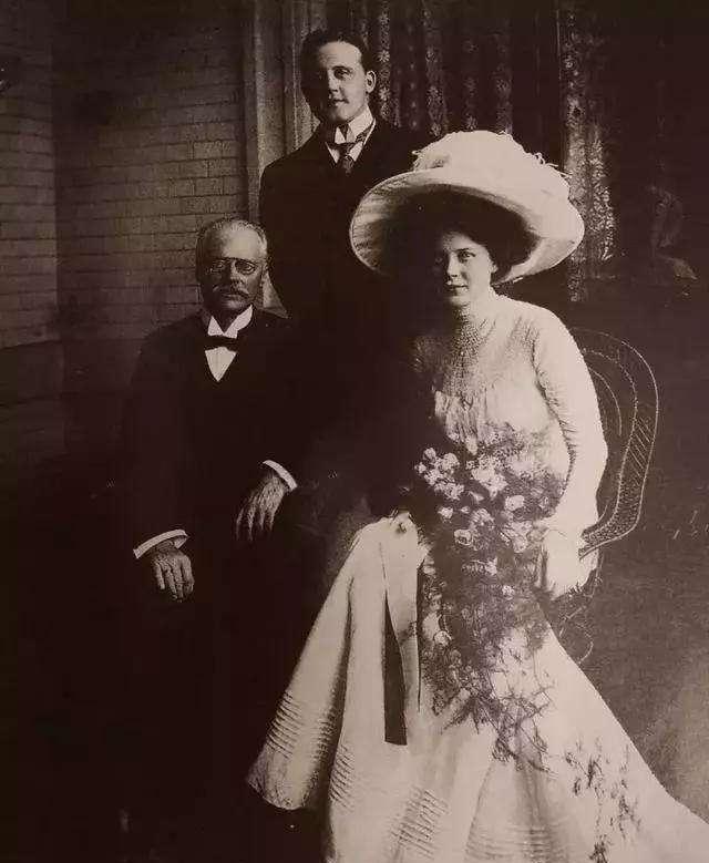 圆明园一件“古衣柜”,曾被当废品,老外“捡漏”后转手卖9315万