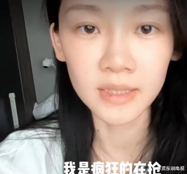 苗苗|苗苗分享自己“种菜日常”,素颜出镜十分真实,嘴唇上破皮引热议