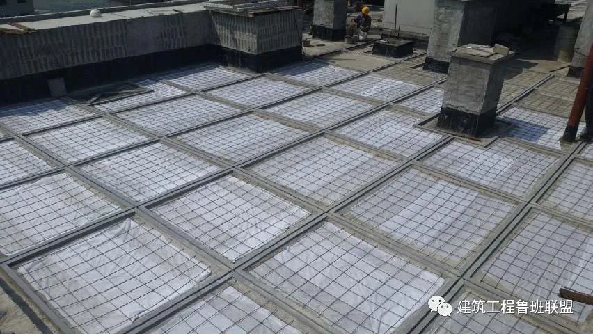 刚性屋面面层如何分仓施工？现场示例！