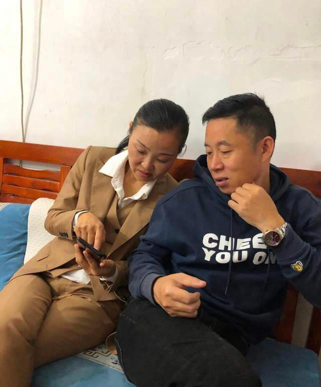 带货|孙海洋夫妇直播带货，不到十分钟四千单被抢购一空，堪比一线明星