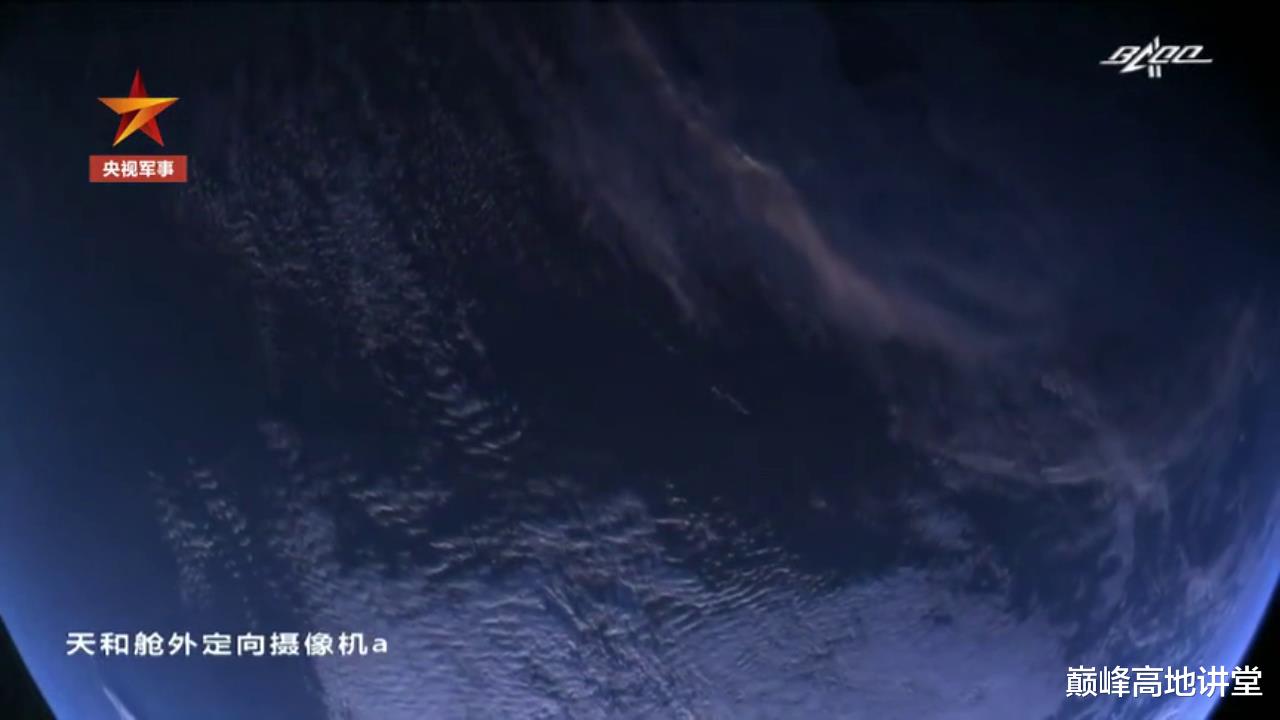 张开双翼的中国空间站，时隔一年大变样，现成的科幻电影素材