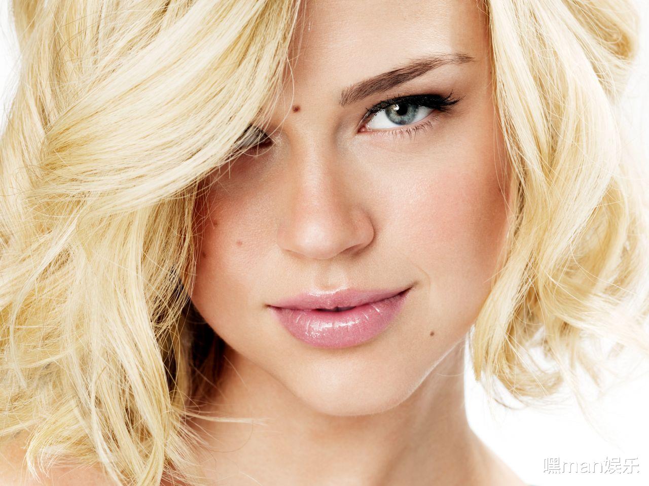 阿德琳妮·帕里奇|阿德琳妮·帕里奇的阴暗面 一路扮演超级英雄 感情路也一波三折