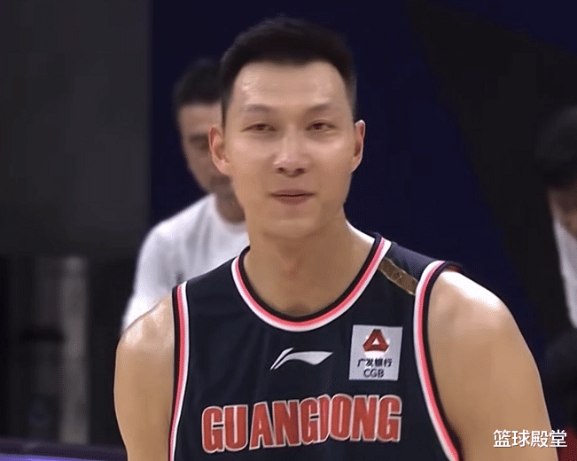 杜锋|新疆胜广东！阿联被逗笑，阿的江安慰杜锋，莱多叼毛巾，苏伟受伤
