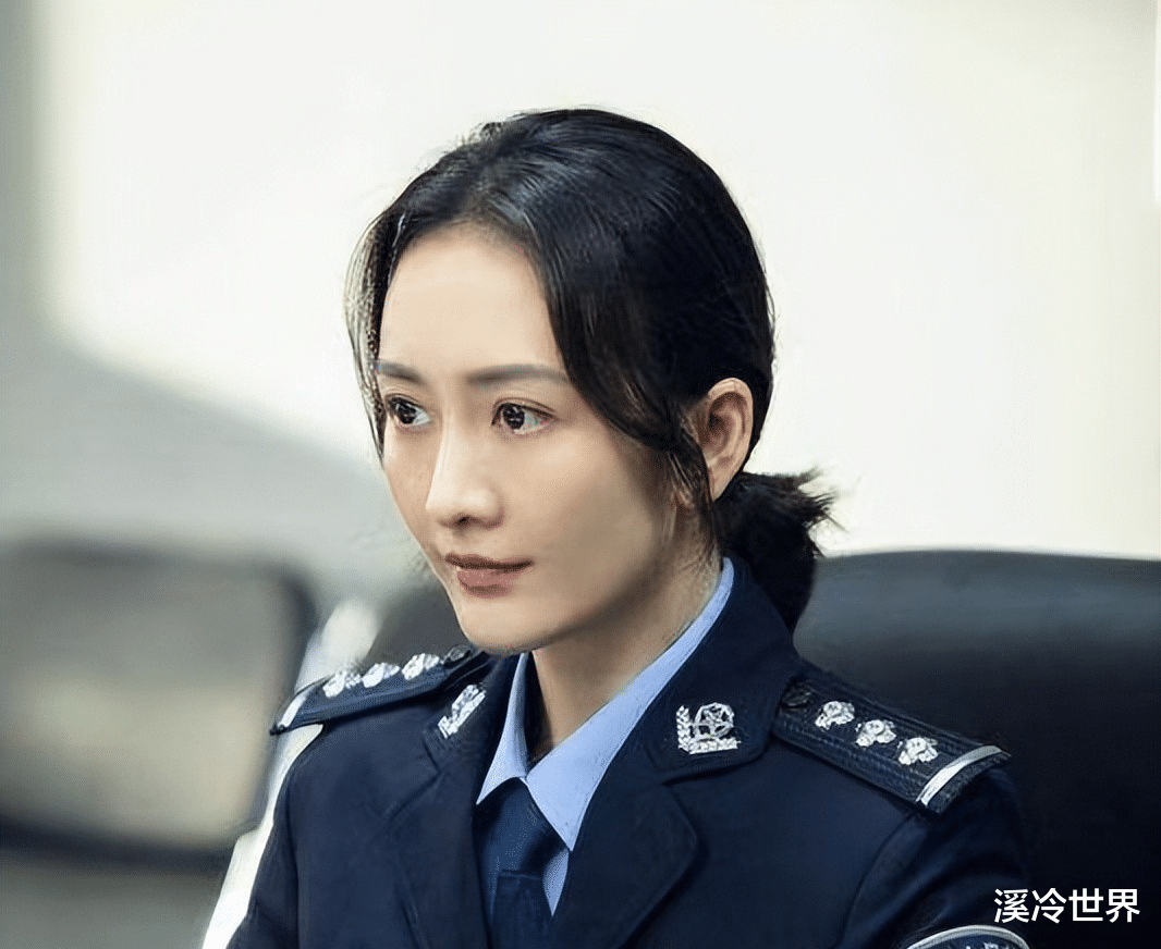 警察|同样穿“警服”，把刘涛吴越和baby等女星放在一起，差别就出来了