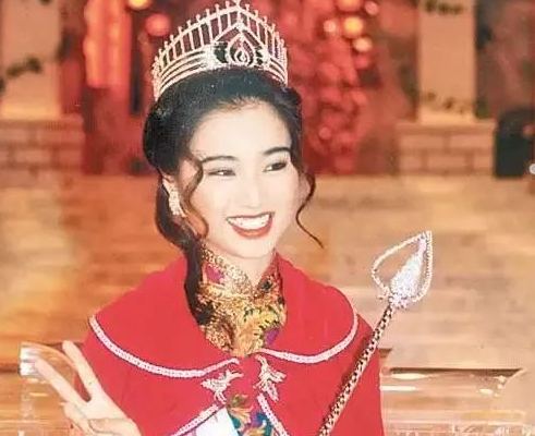 香港小姐|8位港姐窘况：有人抵押皇冠还债，有人菜市场摆摊，个个风光不再