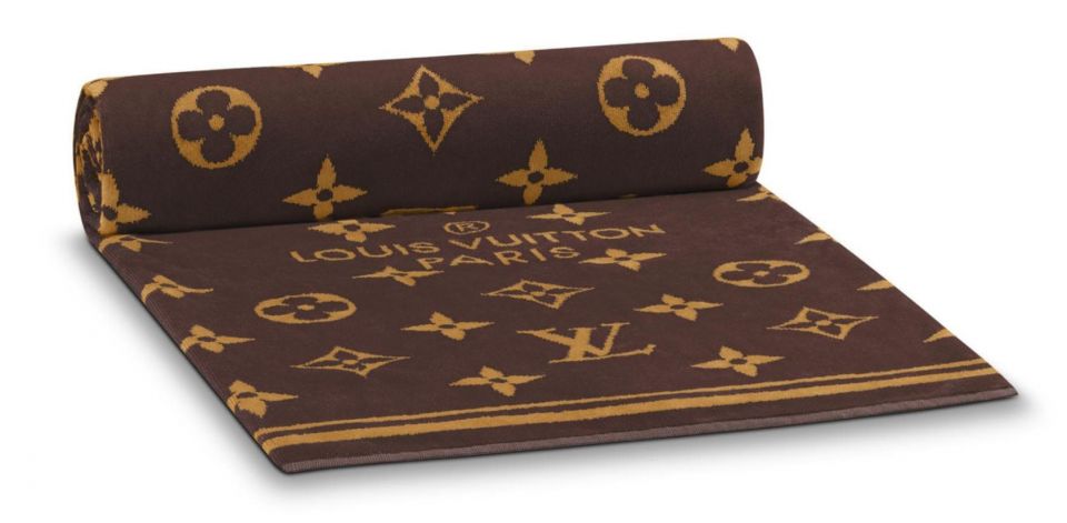 |周董晒香奈尔篮球，输了！陈冠希女儿捧2万LV排球，笑得好甜