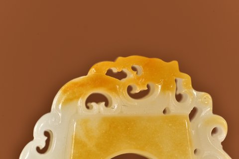 |和田玉府上有龙挂件