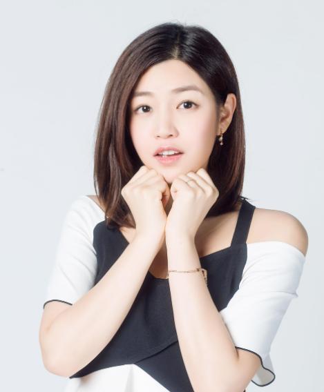 反派|陈妍希闺蜜聚会太养眼，穿卫衣C位秀长腿，阿Sa好吸睛