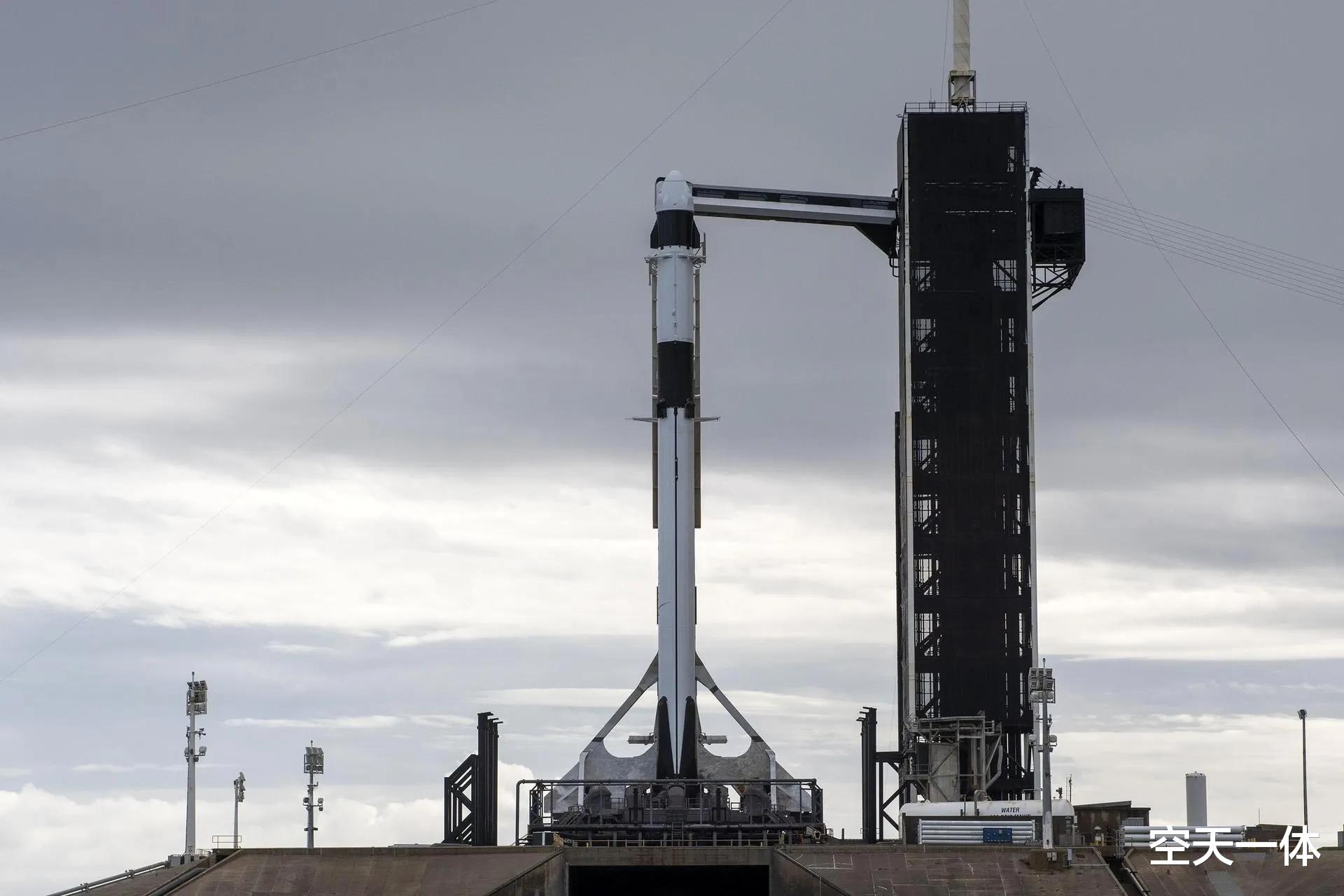 被SLS火箭传染了?SpaceX龙飞船点火前燃料泄漏,发射已推迟三次