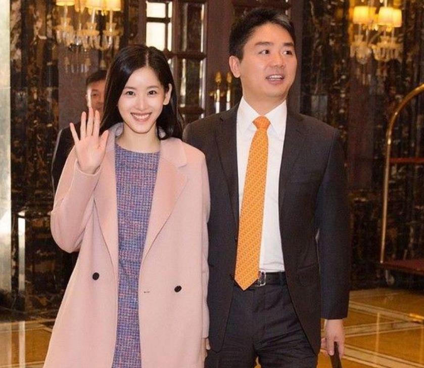 章泽天|比刘强东大五岁的丈母娘长啥样?比章泽天惊艳,网友:自闭了!