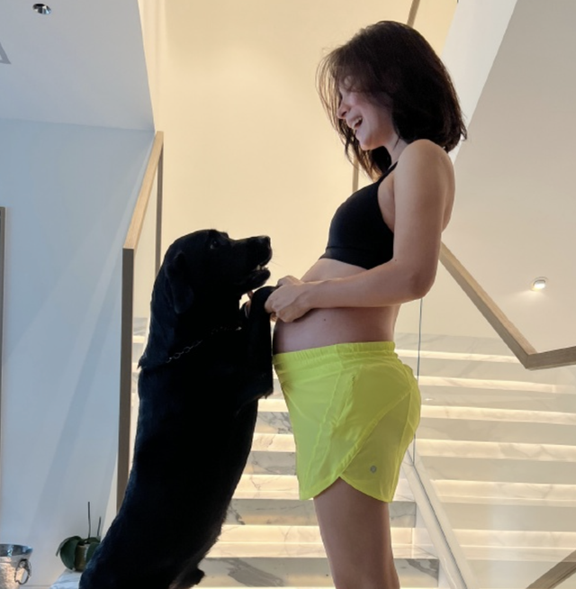 卢靖姗|卢靖姗带女儿秋游,生娃两个月身材能打,孩子英文名致敬老爸韩庚