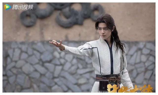 蒋勤勤|《玉骨遥》又上热搜，知情人透露“迟到”原因，称八月能否播看缘