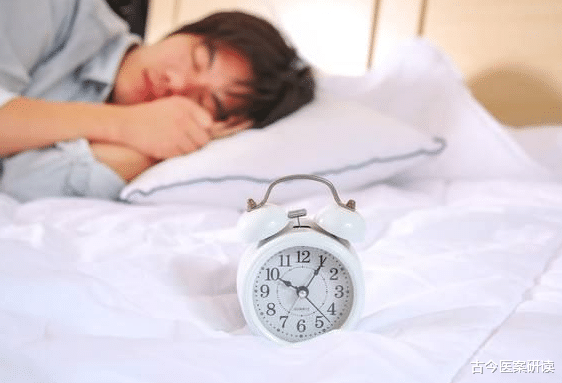 老中医|睡不好是心火旺,入睡难是肝郁结,中医一个巧办法,或有助于睡眠