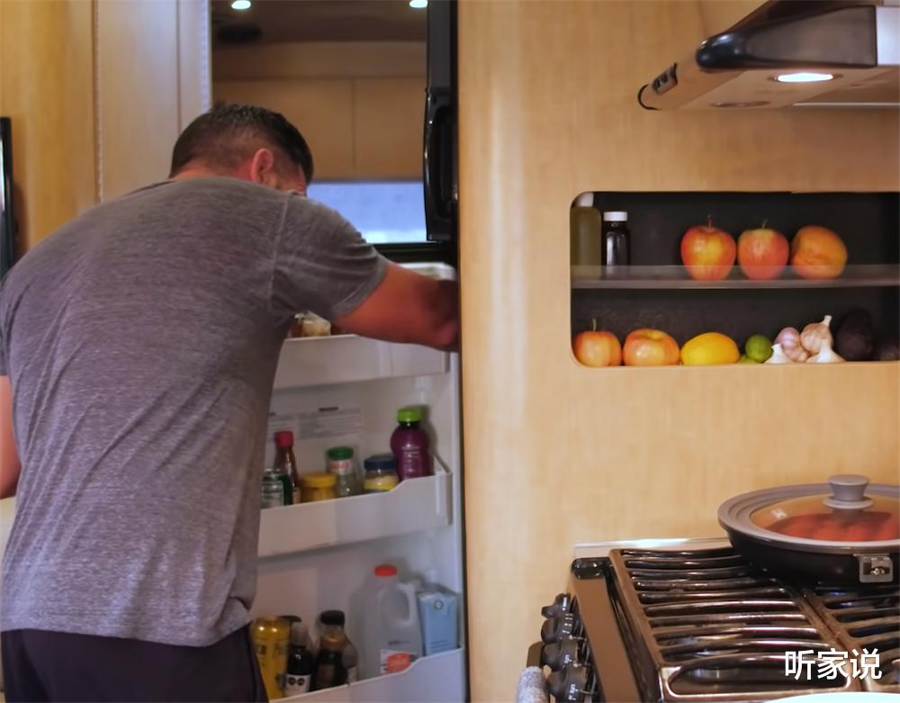 一家四口放弃一切，在17㎡拖车小家里住3年，过起居无定所的日子