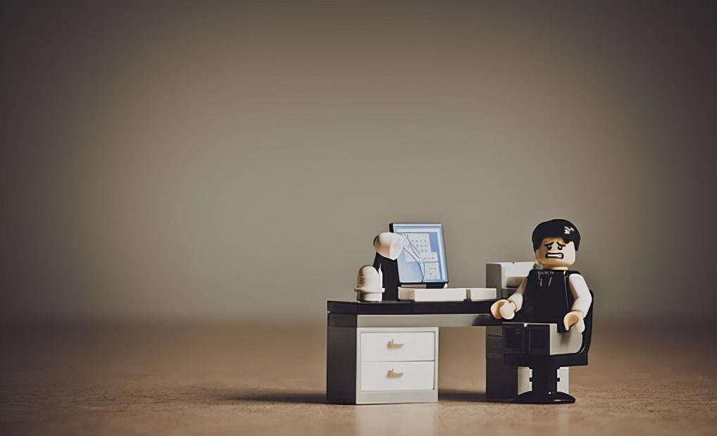 跳槽|薪资倒挂的残酷职场:“我是部门主管,下属工资比我高五千块”