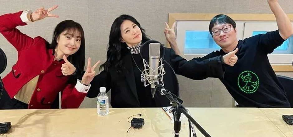 李英爱|“氧气女神”李英爱近照曝光,透亮肌肤零皱纹,52岁依旧冻龄