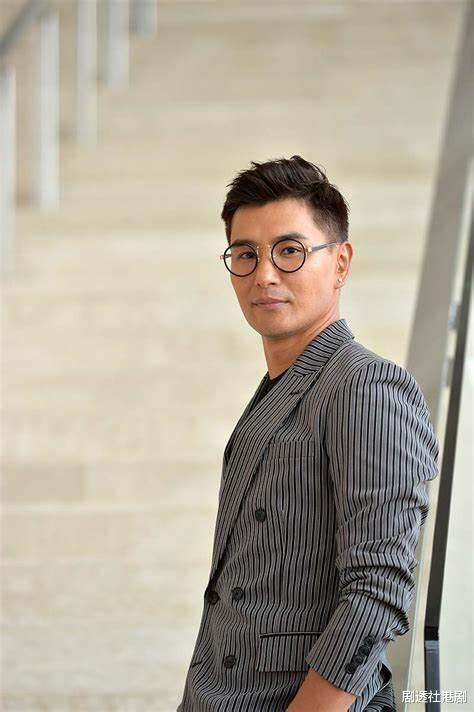 陈展鹏|险被搭档踢中要害！TVB人气视帝曝计划生二胎，与太太都是开放心态