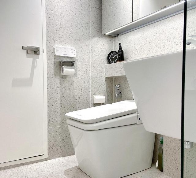 120四口之家,全屋纯白色,家具也没几样,网友:不像过日子的!