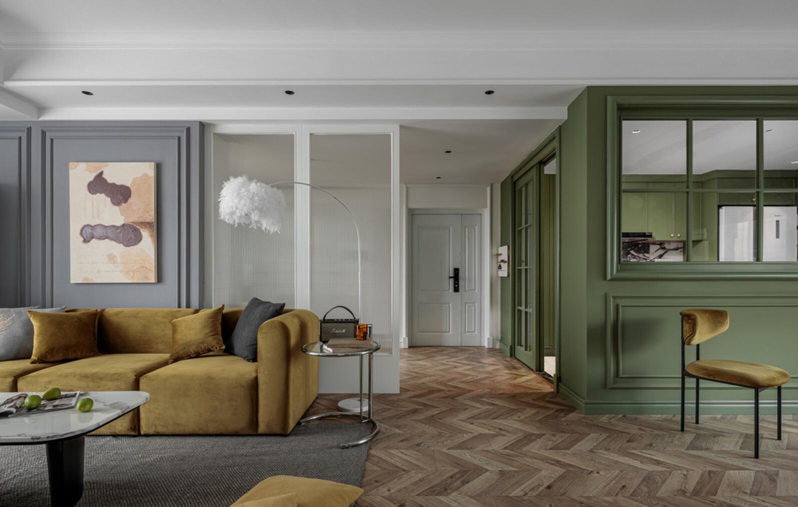 她135㎡新家，墙面满做造型，却看不到一丝的复杂，太有气质了