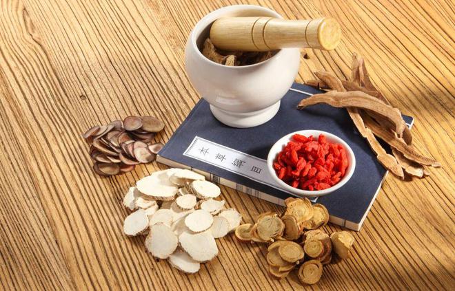 脱发|爱脱发,肾气不足!中医“土方子”,补肾、补血、祛风,望笑纳