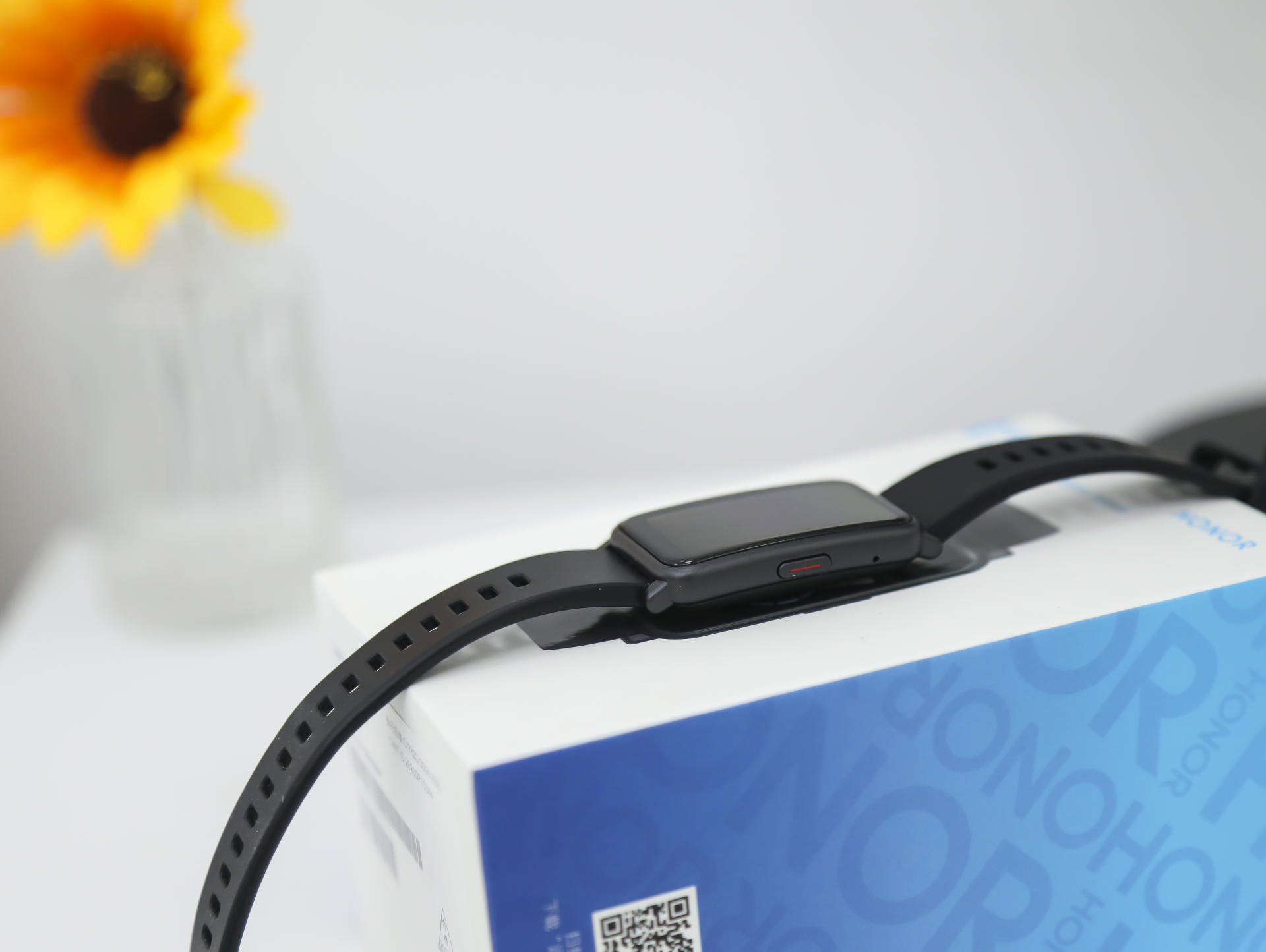 |两千元搞定数码潮品,荣耀高性价比全家桶了解一下!