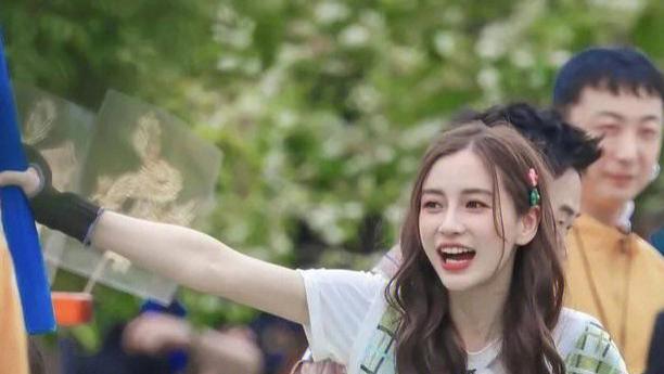 Angelababy|粉丝吐槽杨颖空档：领丑男友逍遥小号注销，男方身份曝光杨颖冤枉