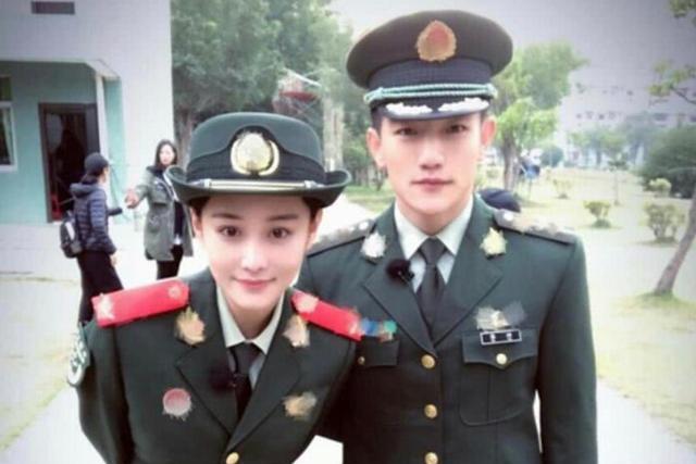 王子文|何捷把张馨予当成女儿宠！他的手机里全是她，叫她“小孩”太甜蜜