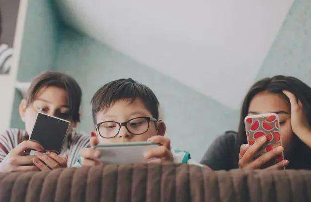 石家庄13岁男孩穿拖鞋出走, 一天后被找到, 孩子走失后父母大呼后悔