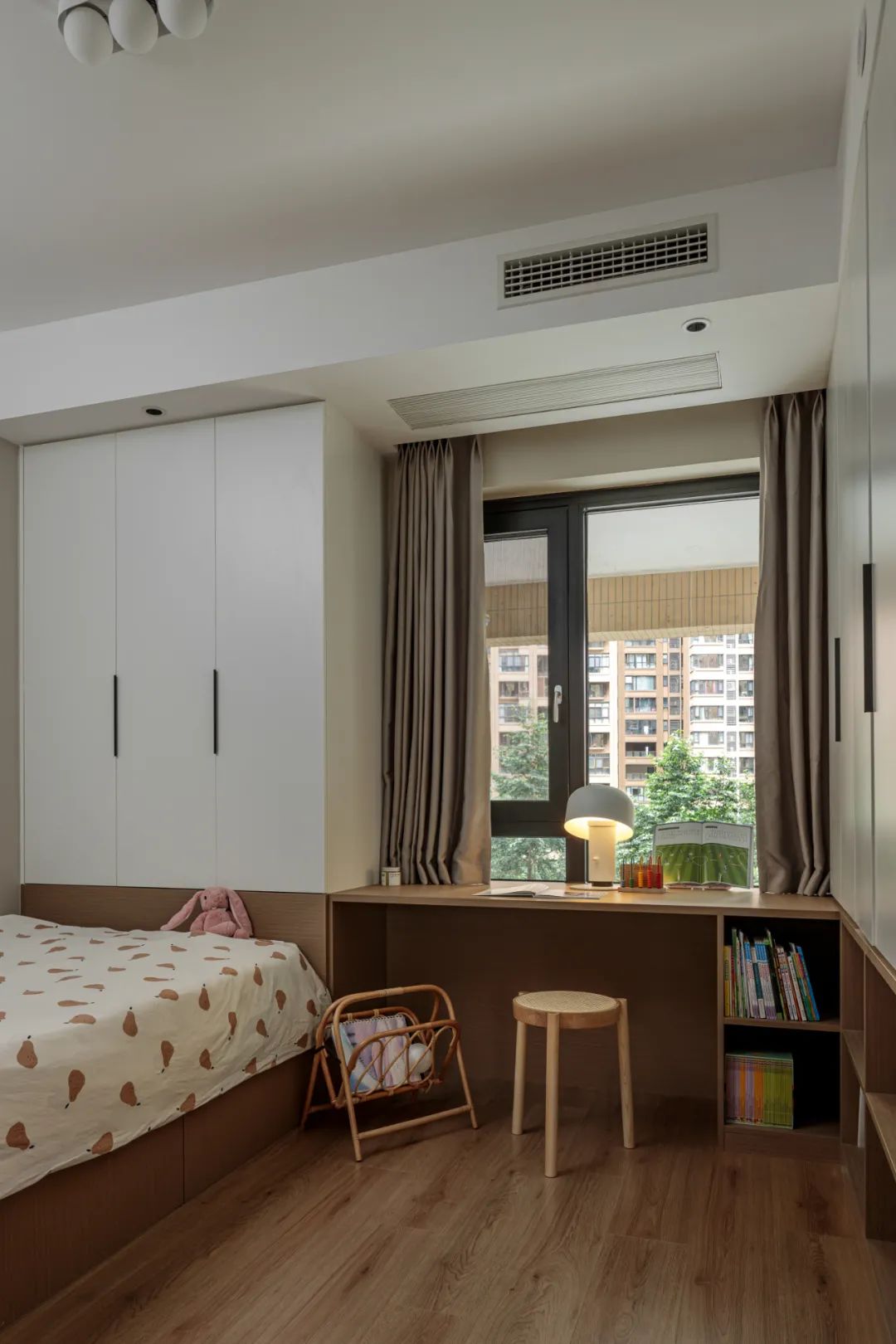 172㎡中禅意气韵,胡桃木的厚重感与纹理感,让生活回归居所!