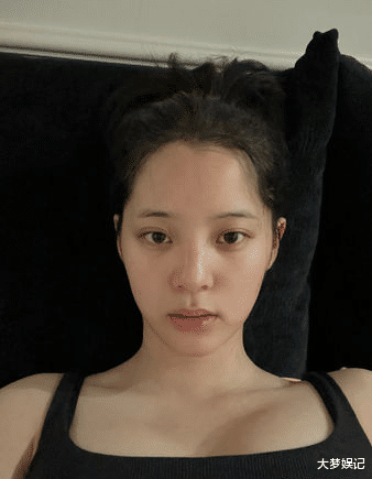 欧阳娜娜|欧阳娜娜“下半身只穿黑丝”买麵包!被抓包P图,柜子都歪了