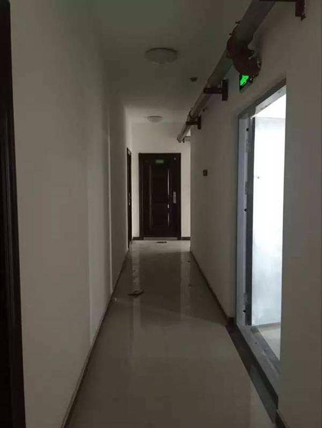 装修入户门砸墙扩大10公分,被邻居投诉,物业催着罚款,很头大!