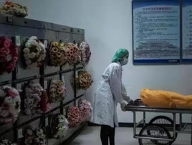 纪实:女孩喝农药,抢救无效去世,家属到医院闹事,逼副院长跳楼