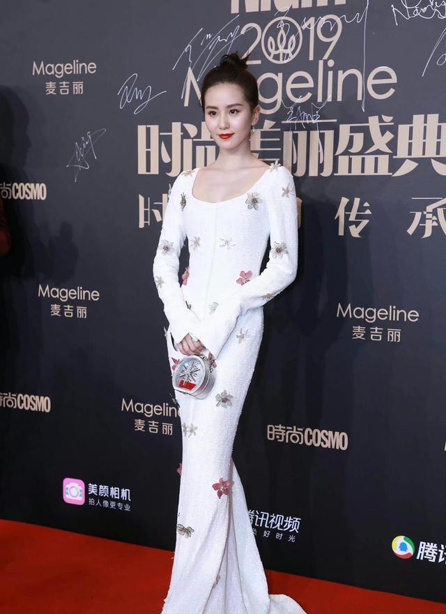 王子文|刘诗诗的鱼尾裙，好看又不实用还难受，最好配一双平底鞋！