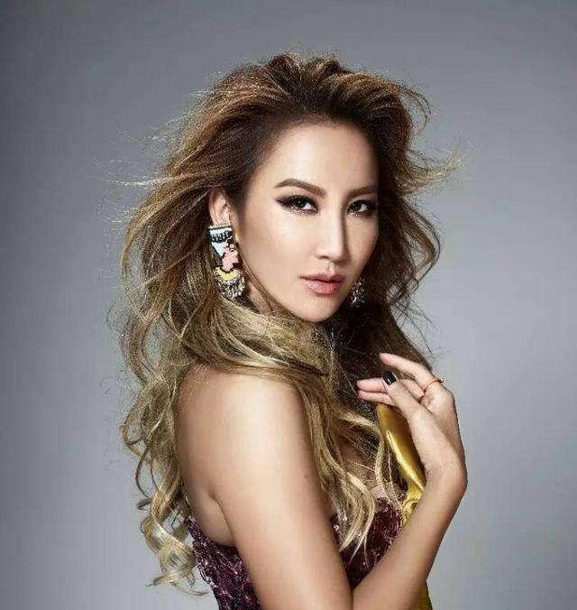 林妙妙|天后李玟：嫁大16岁外国男友，47岁仍不放弃生娃，与继女关系融洽